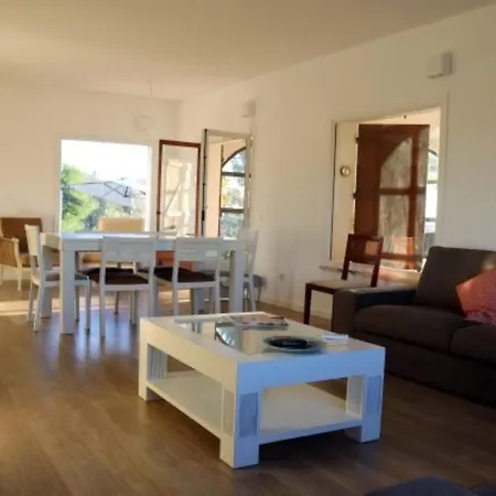 Akivillas Pine
